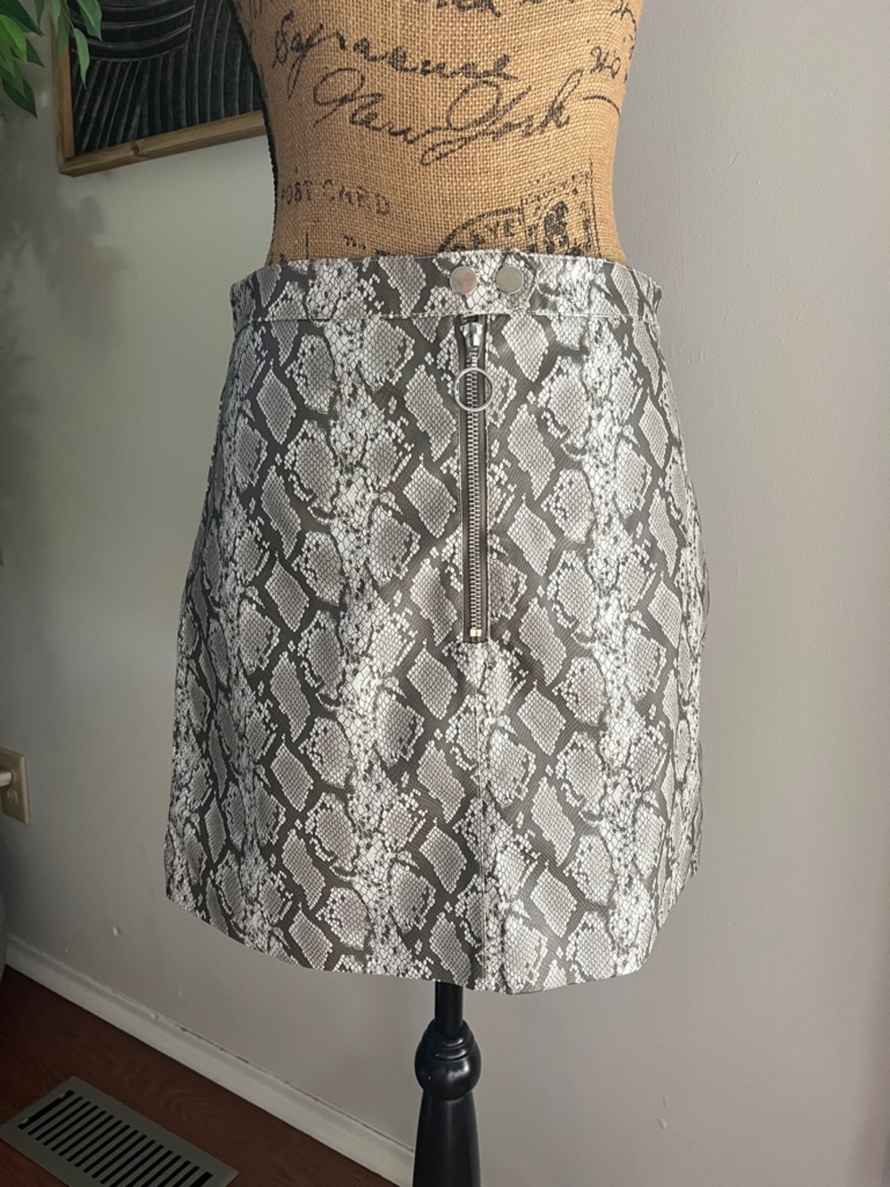 H&M Gray and White Snake-Print Mini Skirt with Front Zip Ring